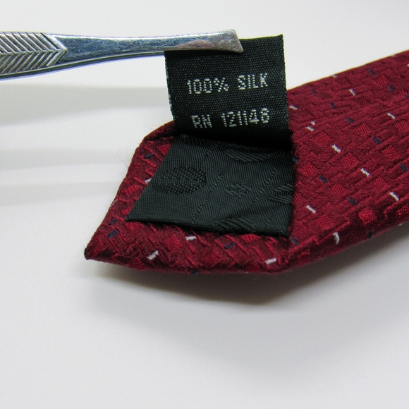 Perry Ellis Portfolio Mens Tie - Red w/Geometric - Picture 8 of 9